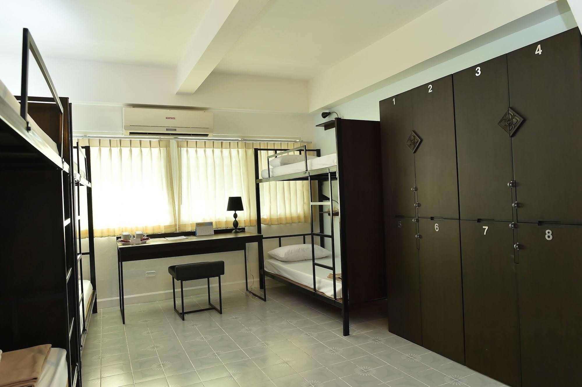 G9Bangkok Hostel Екстериор снимка